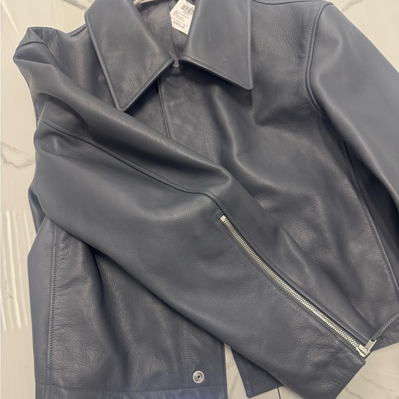 LEMAIRE
Blue Boxy Cropped Leather Jacket - Picture 3 of 5